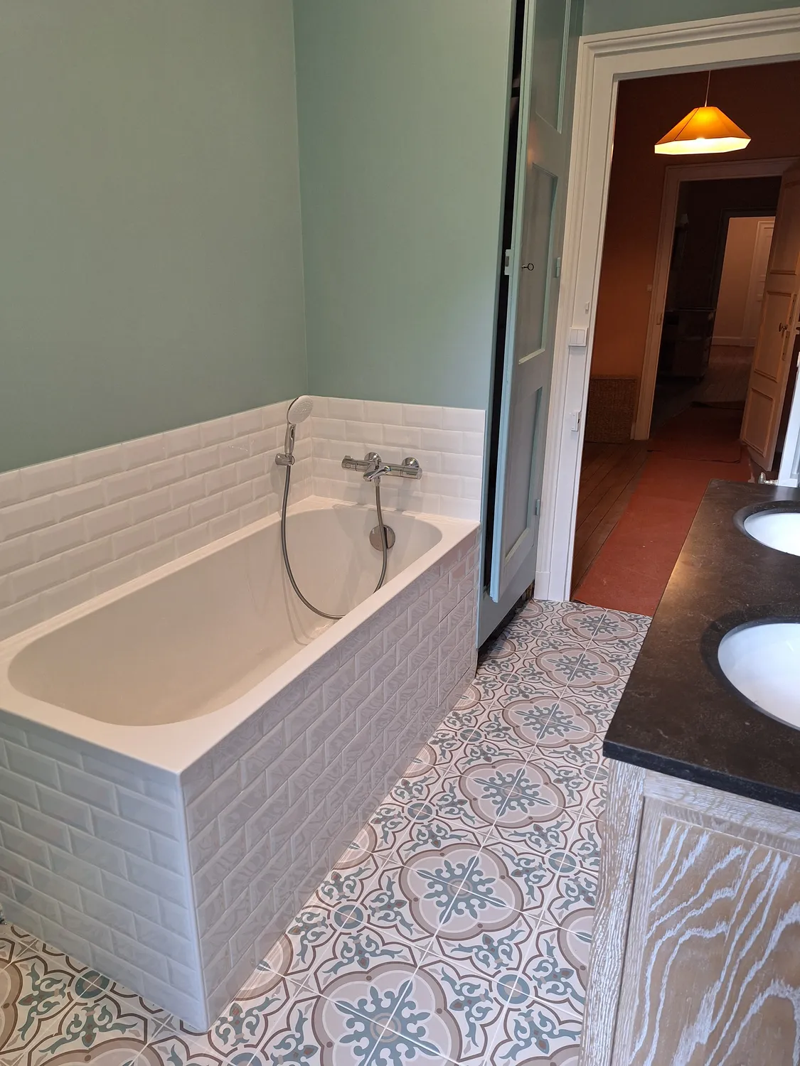 installation de salle de bain tours